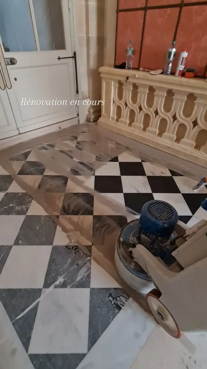 Rénovation de sol en pierre naturelle type damier à Bois-Colombes